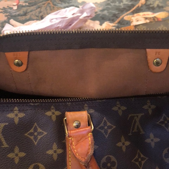LOUIS VUITTON EUC LARGE TRAVEL BAG WITH STRAP - Picture 8 of 8